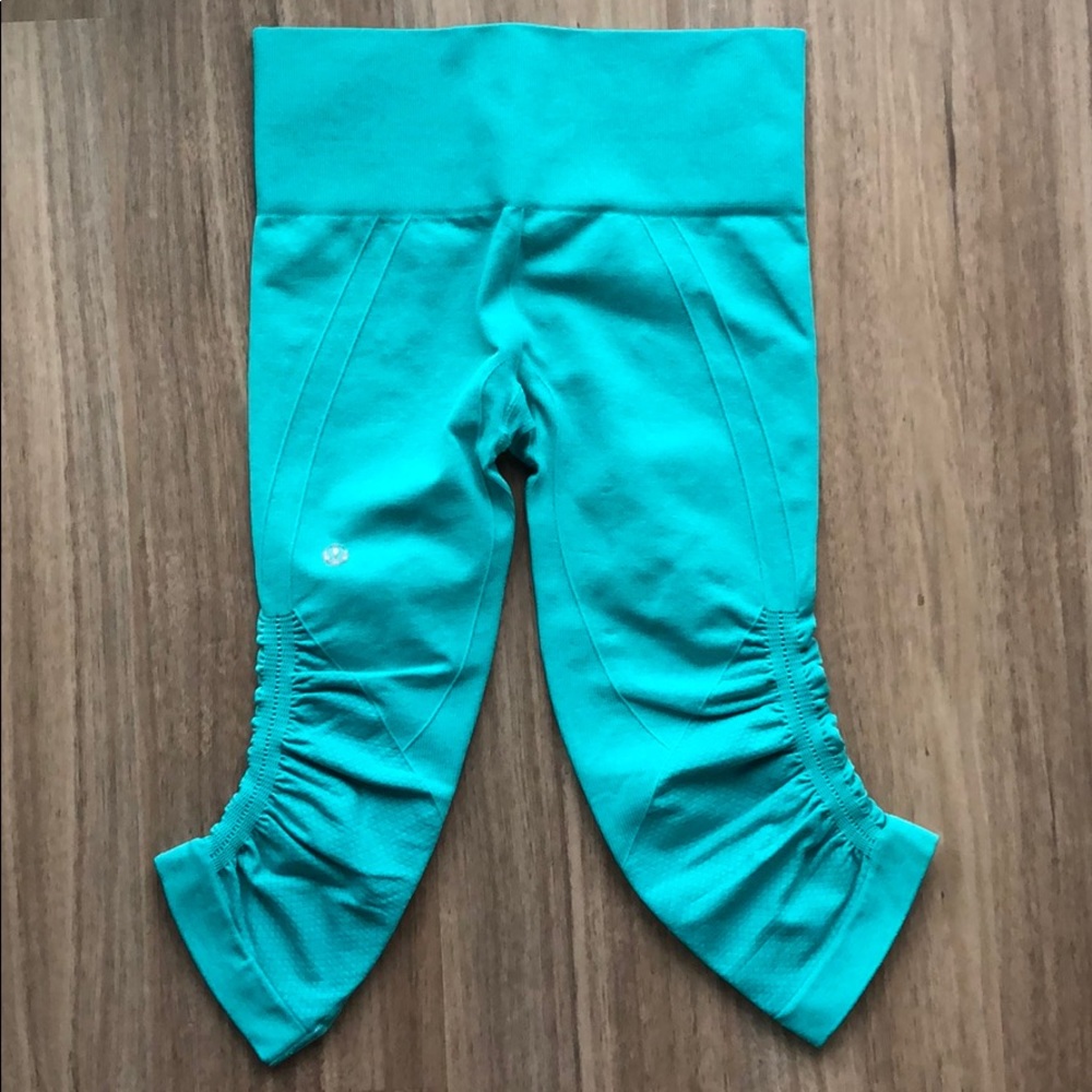 Lululemon In the Flow Crop II - Picture 2 of 6